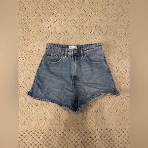 Size 6 Zara mom fit jean shorts in medium-dark denim.